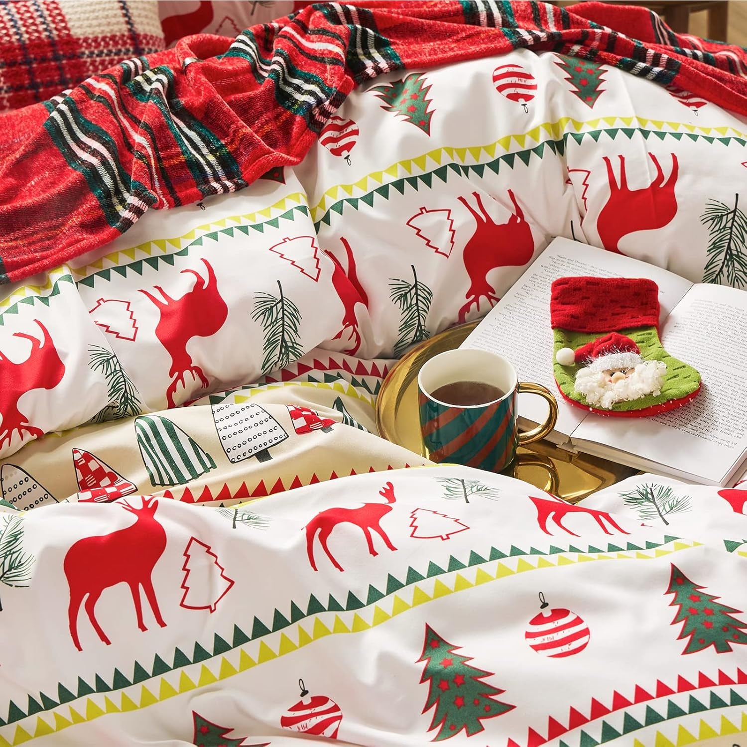 Christmas Duvet Cover Set, 3 Pieces King Size Comforter Cover Set 90"X104", Super Soft New Year Holiday Bedding Set, Red with White Christmas Reindeer